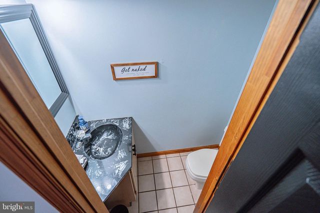 2725 VICTORIA LN, Easton, PA 18045