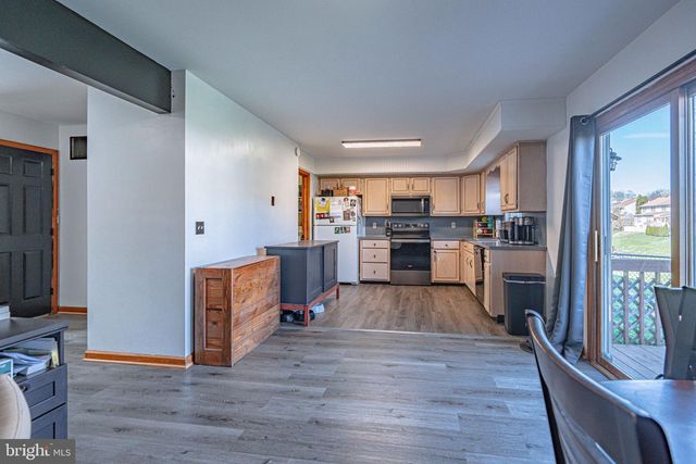 2725 VICTORIA LN, Easton, PA 18045