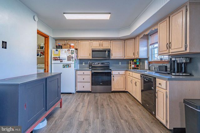 2725 VICTORIA LN, Easton, PA 18045