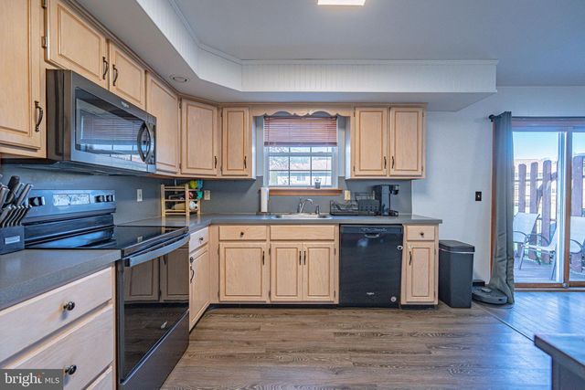 2725 VICTORIA LN, Easton, PA 18045