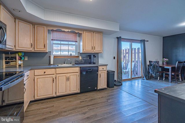 2725 VICTORIA LN, Easton, PA 18045