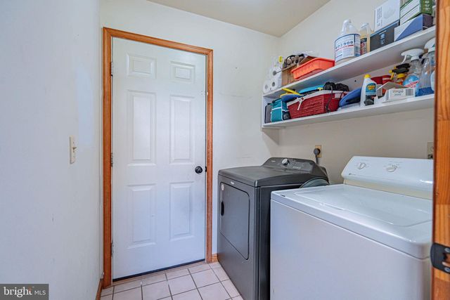 2725 VICTORIA LN, Easton, PA 18045