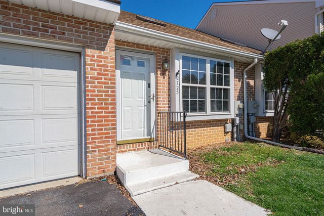2725 VICTORIA LN, Easton, PA 18045