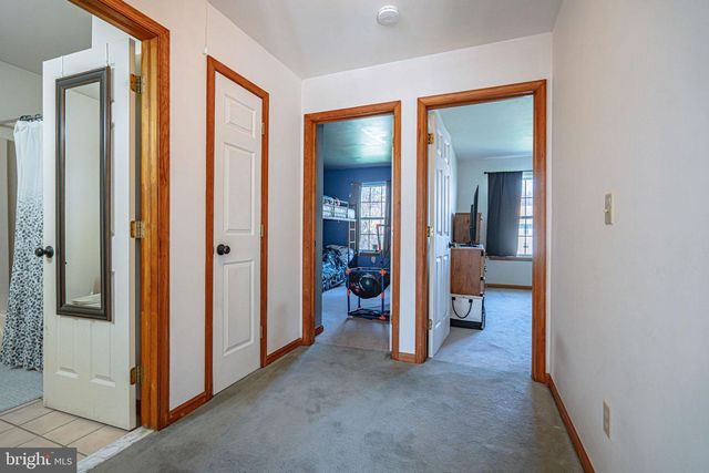 2725 VICTORIA LN, Easton, PA 18045