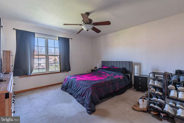 2725 VICTORIA LN, Easton, PA 18045