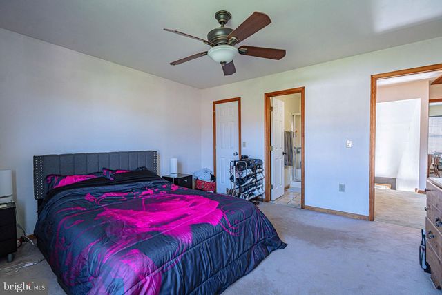 2725 VICTORIA LN, Easton, PA 18045