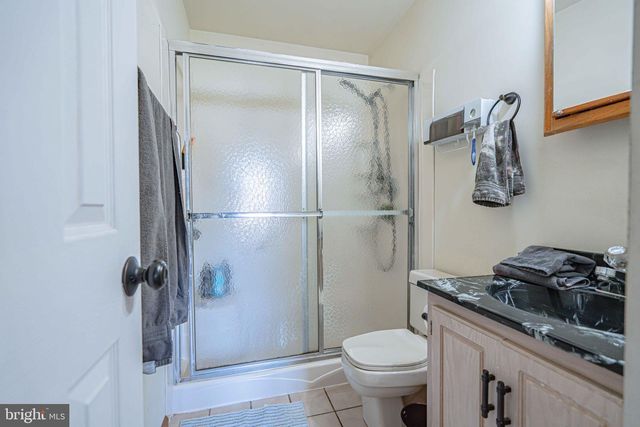 2725 VICTORIA LN, Easton, PA 18045