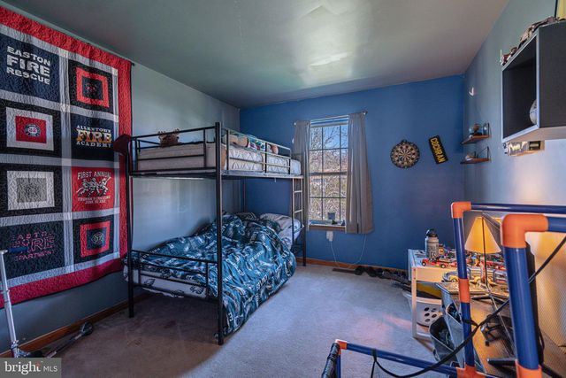 2725 VICTORIA LN, Easton, PA 18045