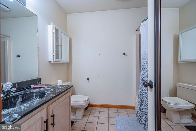 2725 VICTORIA LN, Easton, PA 18045