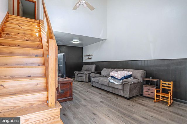 2725 VICTORIA LN, Easton, PA 18045