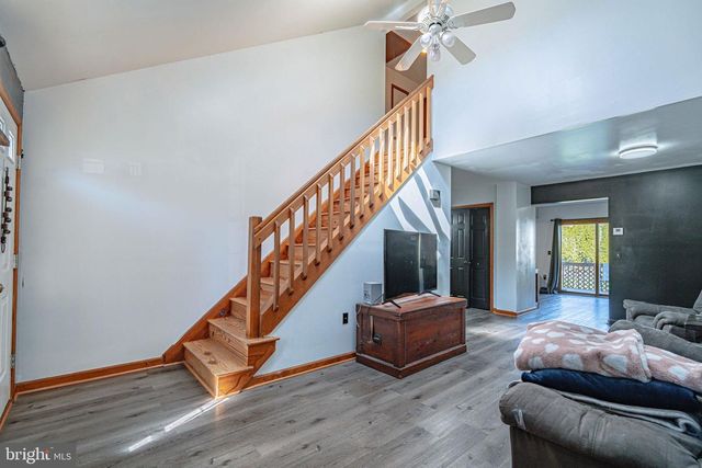 2725 VICTORIA LN, Easton, PA 18045