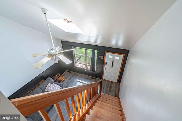 2725 VICTORIA LN, Easton, PA 18045