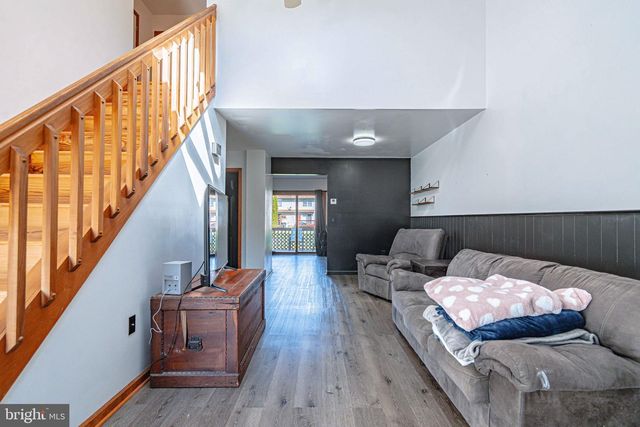 2725 VICTORIA LN, Easton, PA 18045