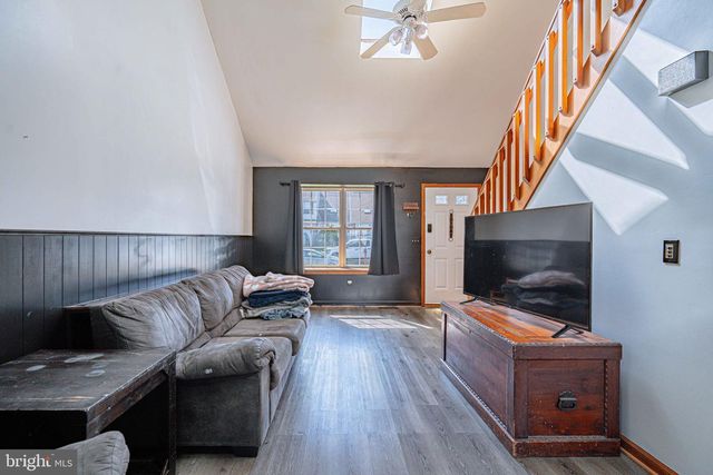 2725 VICTORIA LN, Easton, PA 18045