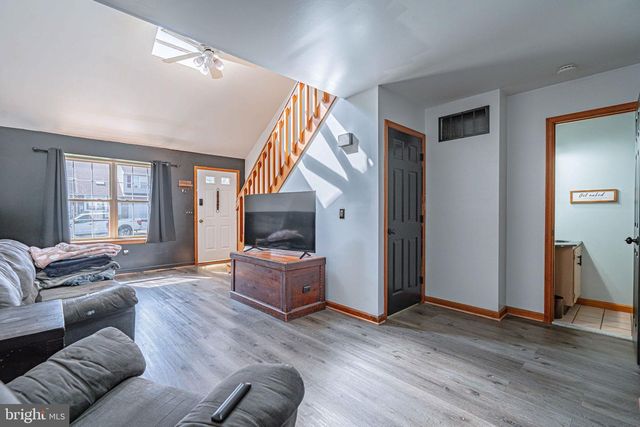 2725 VICTORIA LN, Easton, PA 18045