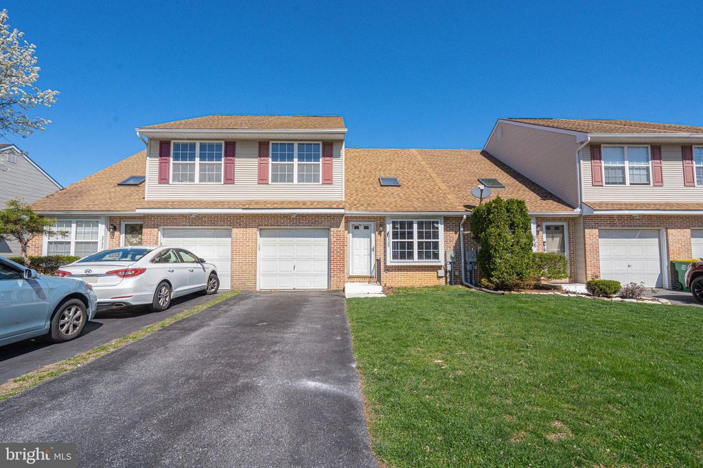 2725 VICTORIA LN, Easton, PA 18045