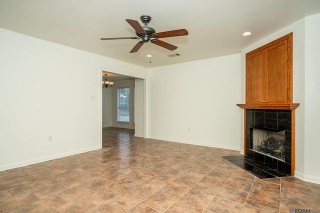 41185 Rhea St, Gonzales, LA 70737