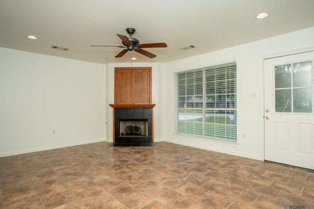 41185 Rhea St, Gonzales, LA 70737