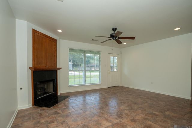 41185 Rhea St, Gonzales, LA 70737