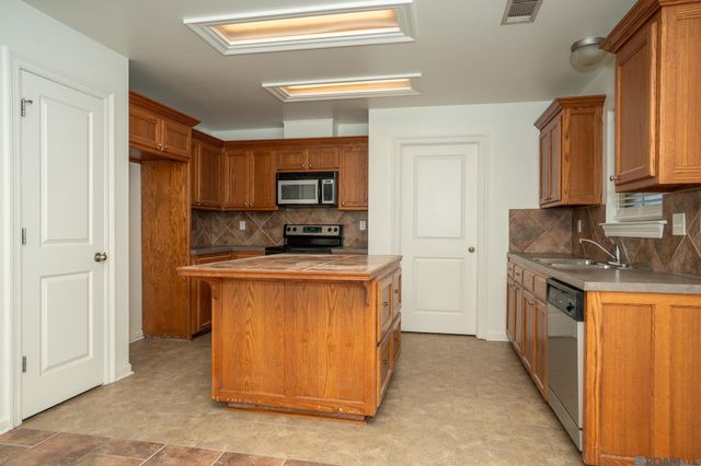 41185 Rhea St, Gonzales, LA 70737
