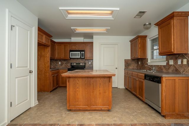 41185 Rhea St, Gonzales, LA 70737