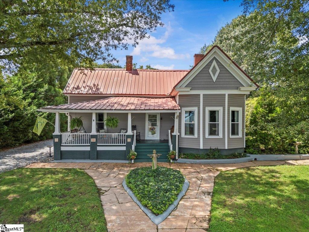 10 S Peachtree Street, Liberty, SC 29657
