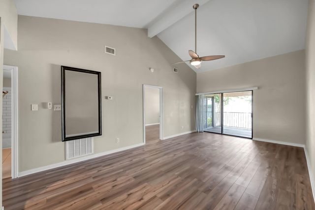 301 Lakeview Terrace D, Conroe, TX 77356