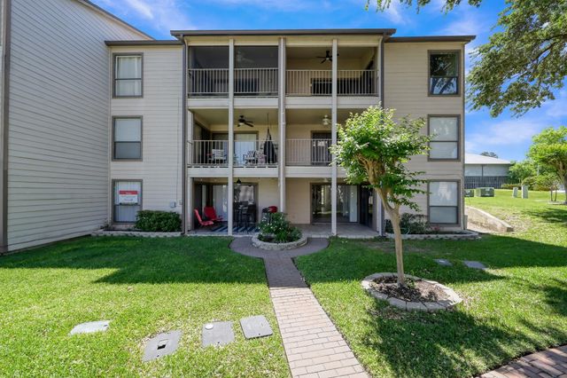 301 Lakeview Terrace D, Conroe, TX 77356