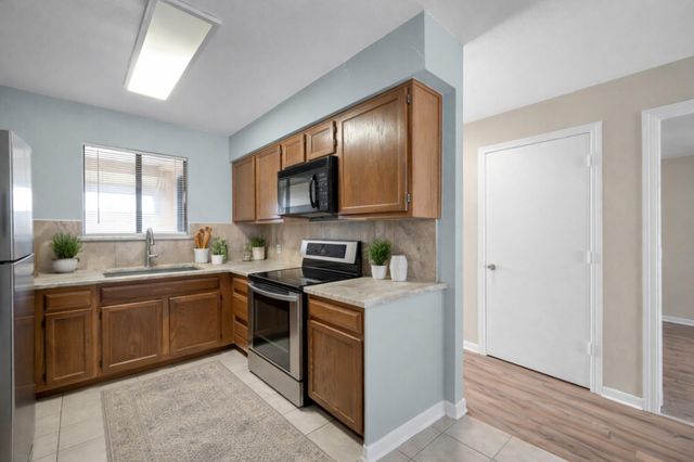 301 Lakeview Terrace D, Conroe, TX 77356