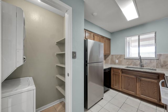 301 Lakeview Terrace D, Conroe, TX 77356