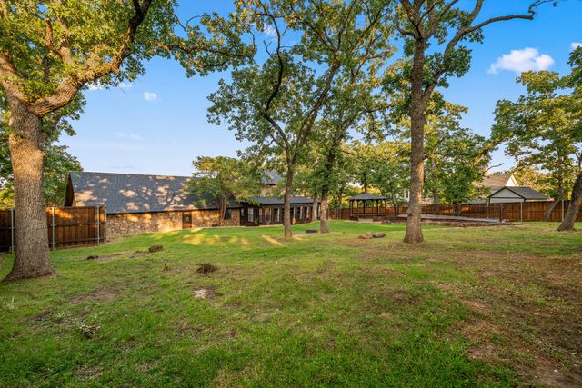 180 N Woodland Trail, Double Oak, TX 75077