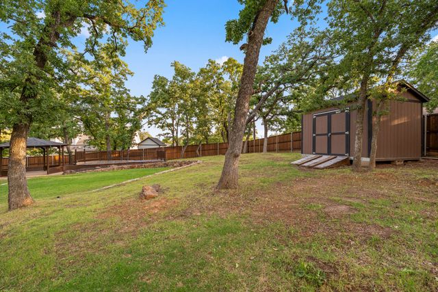 180 N Woodland Trail, Double Oak, TX 75077