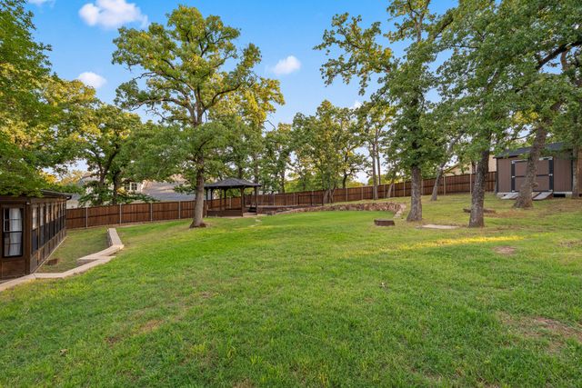 180 N Woodland Trail, Double Oak, TX 75077