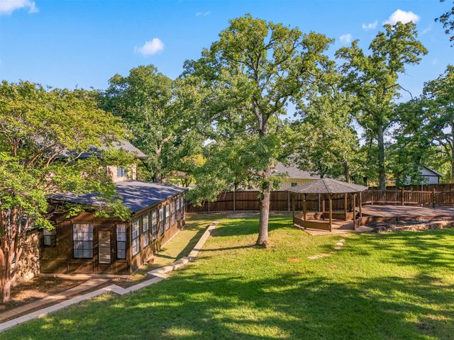 180 N Woodland Trail, Double Oak, TX 75077