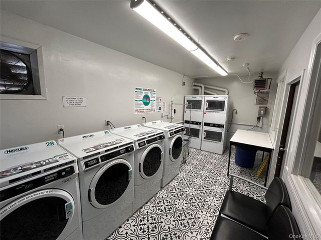 270 Lowndes Avenue 117G, Huntington Station, NY 11746