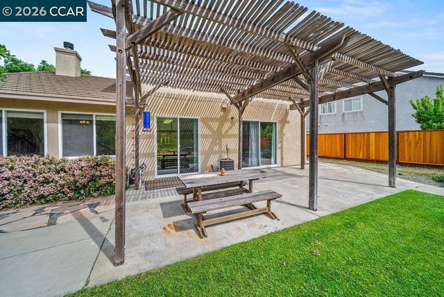 1065 Dawnview Ct, Pittsburg, CA 94565