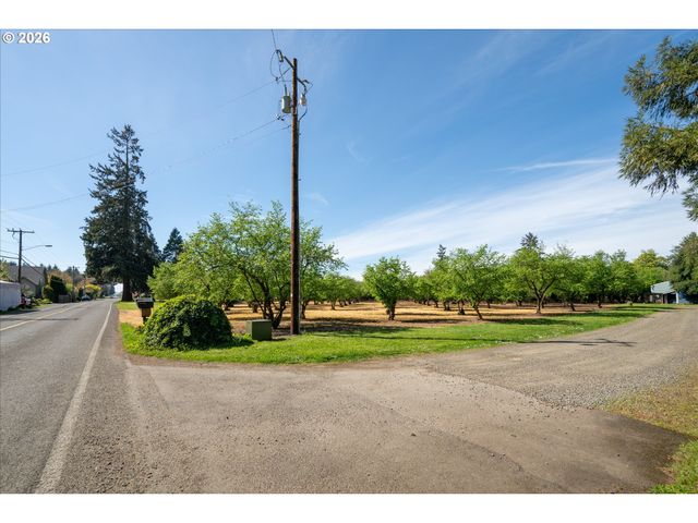 E Beacon, Eugene, OR 97404