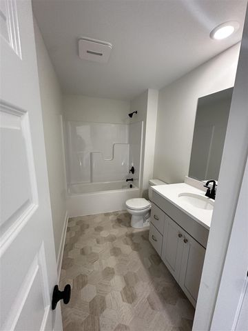 659 Waterford Village Drive, Grand Rapids, MI 49534