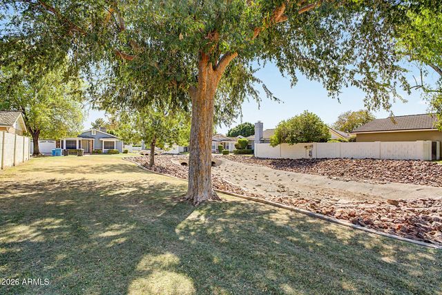 130 E CAMPO BELLO Drive, Phoenix, AZ 85022