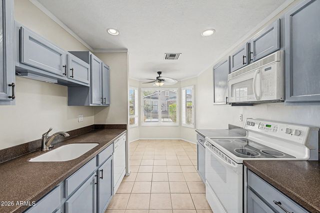 130 E CAMPO BELLO Drive, Phoenix, AZ 85022