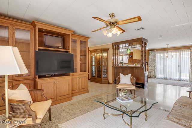 209 Robert Drive, Lafayette, LA 70506