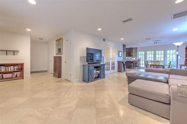 3208 W HAWTHORNE ROAD, Tampa, FL 33611