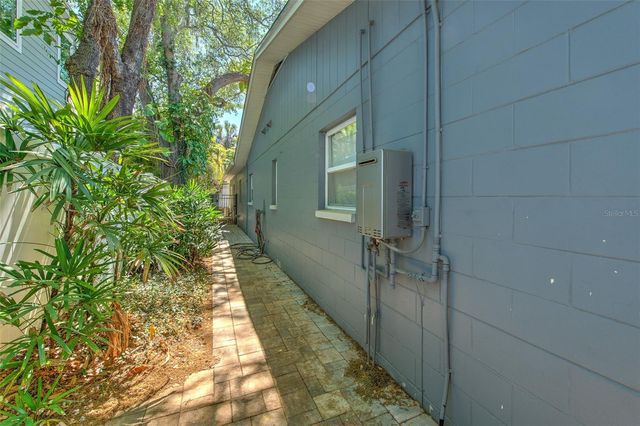 3208 W HAWTHORNE ROAD, Tampa, FL 33611