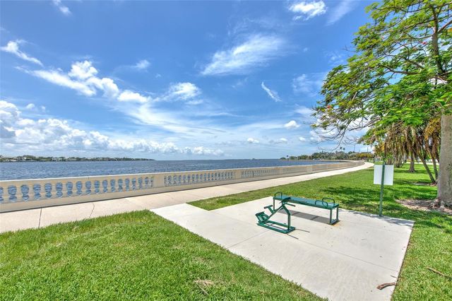 3208 W HAWTHORNE ROAD, Tampa, FL 33611