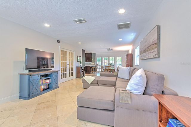 3208 W HAWTHORNE ROAD, Tampa, FL 33611