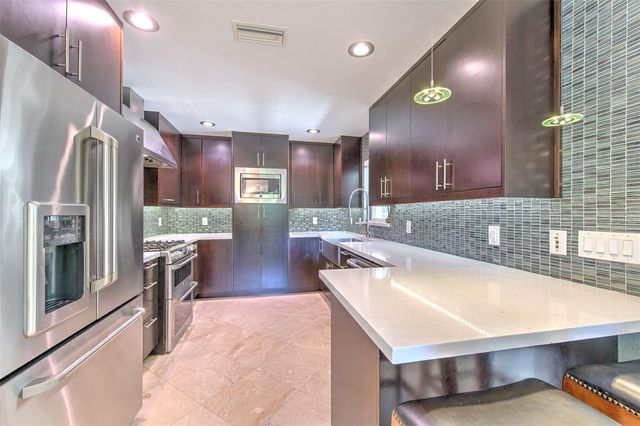 3208 W HAWTHORNE ROAD, Tampa, FL 33611