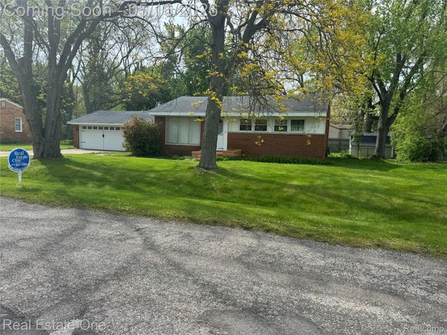 4865 Ross Drive, Waterford Charter Township, MI 48328