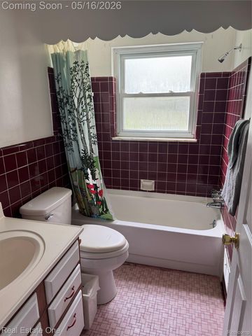 4865 Ross Drive, Waterford Charter Township, MI 48328
