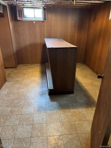 4865 Ross Drive, Waterford Charter Township, MI 48328