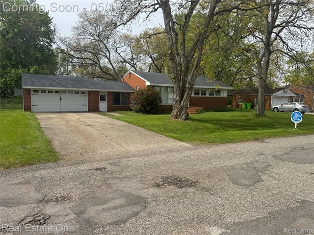 4865 Ross Drive, Waterford Charter Township, MI 48328